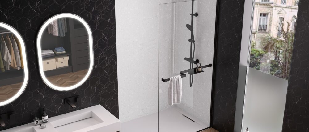 Dusche mit praktischen Griffen zum festhalten.